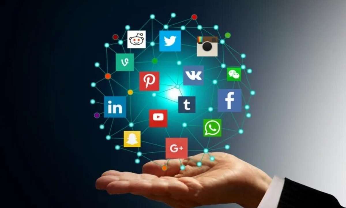 Redes sociais conectadas na palma da mão
